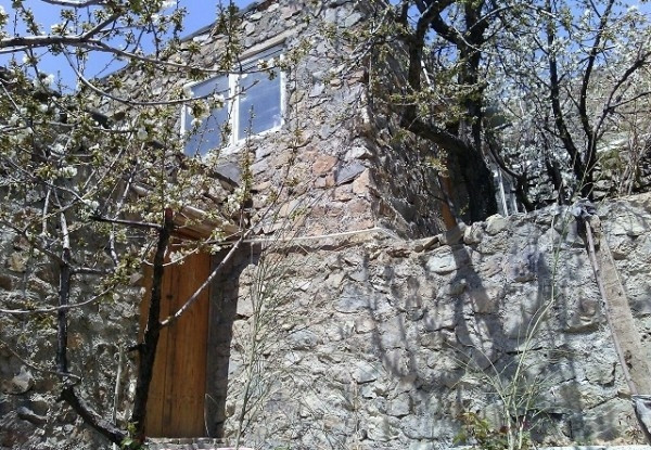 مهمانپذیر ارگ سنگی سنگان